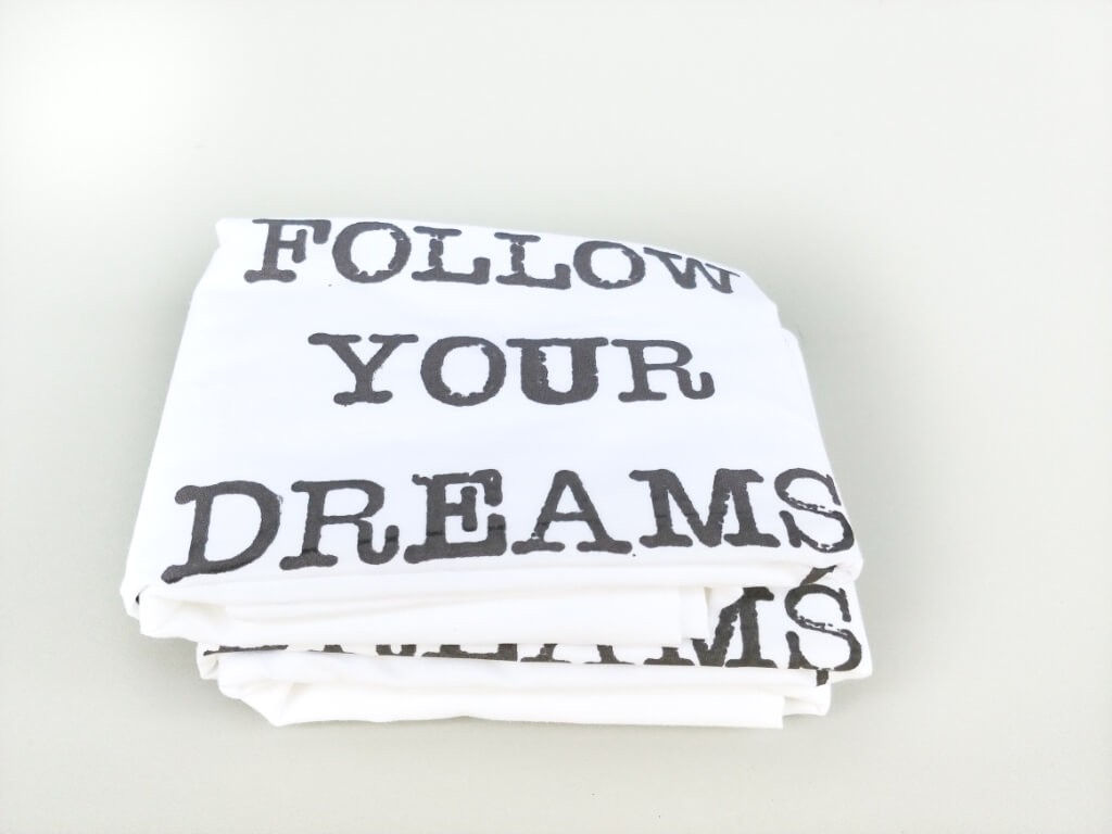 זוג ציפיות "FOLLOW YOUR DREAMS" אפור